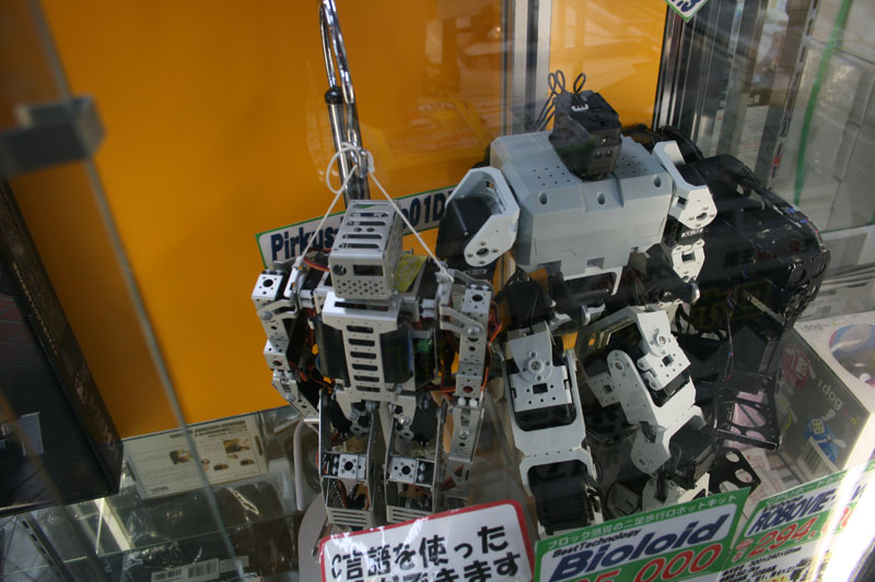 Illustration for article titled Awesome Robotics Shop is Hidden Above a Regular Electronics Store in Akihabara